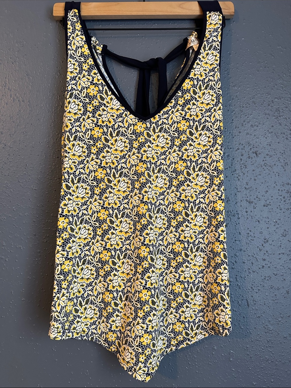 Women’s shirt Lavish Yellow and Black Floral Tie-Back Tank size L
